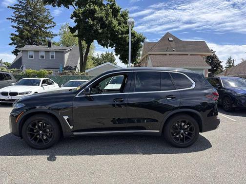 Black Sapphire Metallic 2024 BMW X5 xDrive40i
