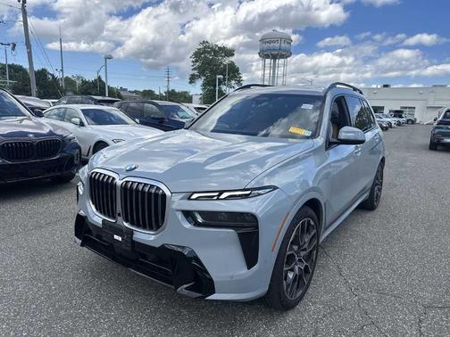 Gray Metallic 2024 BMW X7 xDrive40i
