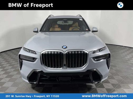 Gray Metallic 2024 BMW X7 xDrive40i