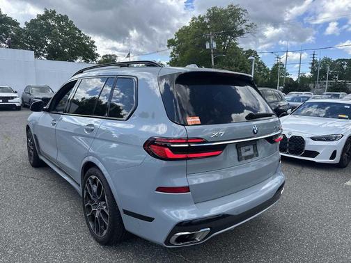 Gray Metallic 2024 BMW X7 xDrive40i