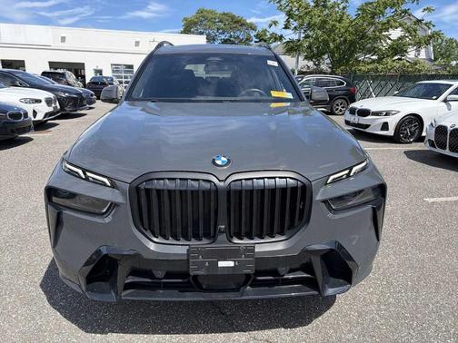Gray Metallic 2024 BMW X7 xDrive40i