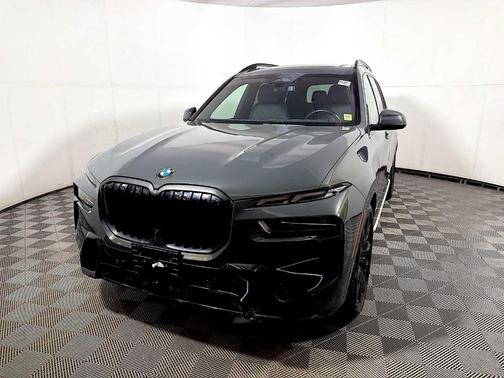 Gray Metallic 2024 BMW X7 xDrive40i