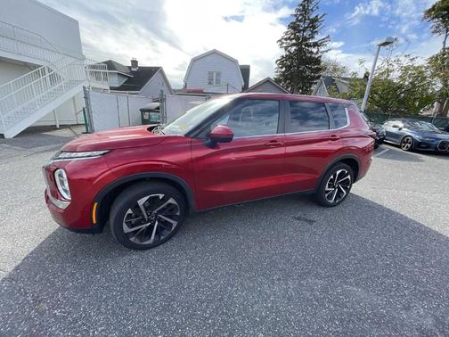 2022 Mitsubishi Outlander ES