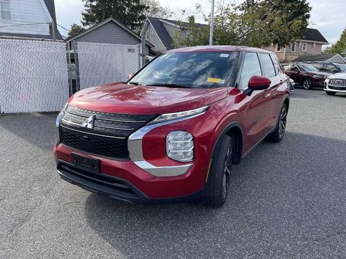 2022 Mitsubishi Outlander ES