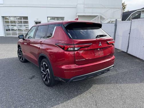 2022 Mitsubishi Outlander ES