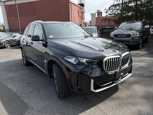 Black Sapphire Metallic 2024 BMW X5 xDrive40i