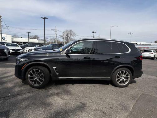 Black Sapphire Metallic 2024 BMW X5 xDrive40i