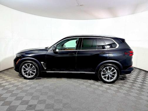 Black Sapphire Metallic 2024 BMW X5 xDrive40i