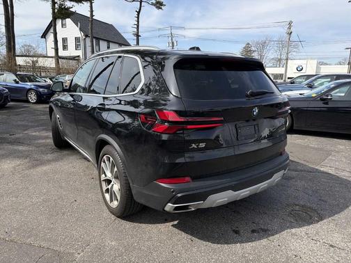 Black Sapphire Metallic 2024 BMW X5 xDrive40i