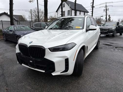 Mineral White Metallic 2024 BMW X5 xDrive40i