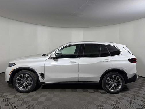 Mineral White Metallic 2026 BMW X5 xDrive40i