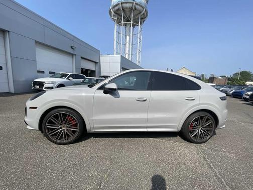 2022 Porsche Cayenne GTS