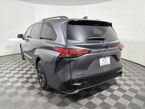 2025 Toyota Sienna XSE 7 Passenger