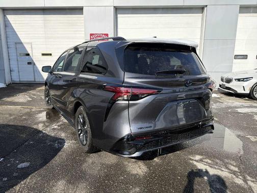 2025 Toyota Sienna XSE 7 Passenger