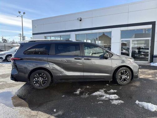 2025 Toyota Sienna XSE 7 Passenger