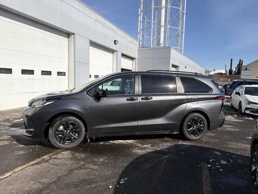 2025 Toyota Sienna XSE 7 Passenger