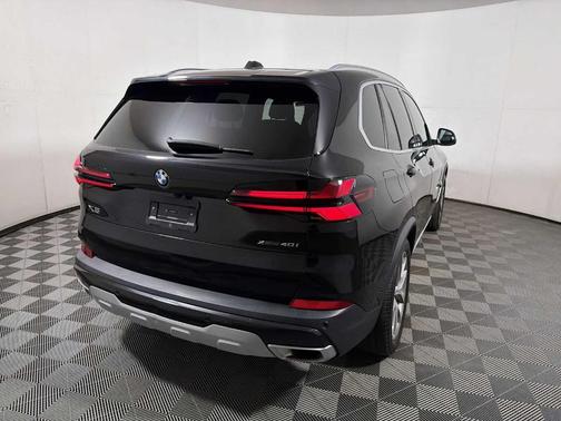 Black Sapphire Metallic 2024 BMW X5 xDrive40i