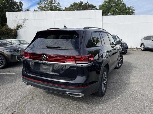 2024 Volkswagen Atlas 2.0T SE