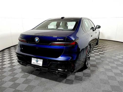 2025 BMW 760 760i xDrive