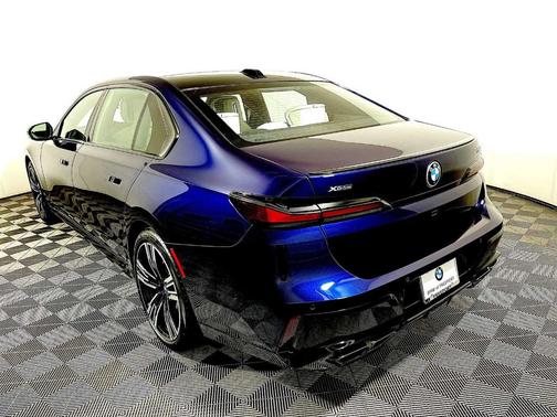 2025 BMW 760 760i xDrive