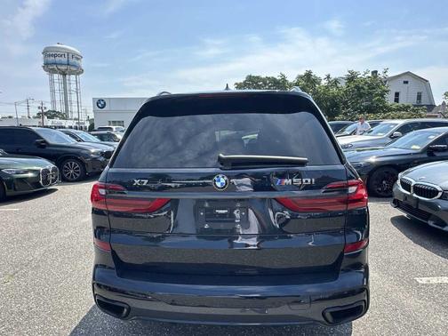 2022 BMW X7 M50i