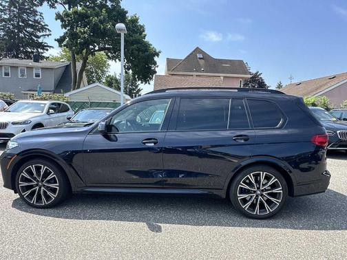 2022 BMW X7 M50i