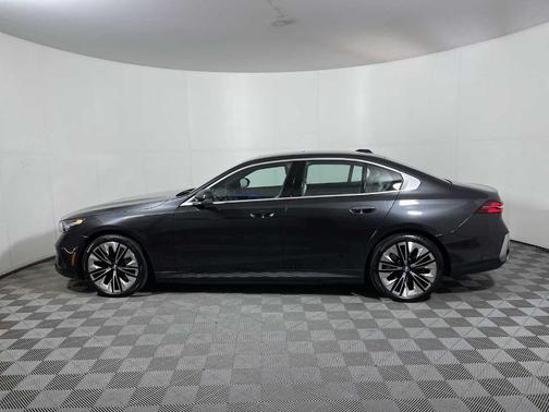 2025 BMW i5 xDrive40