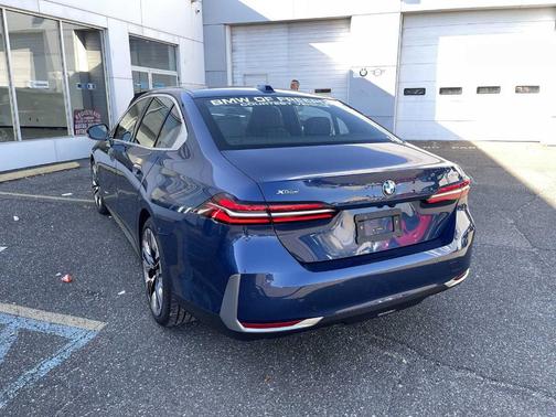 2025 BMW 530 i xDrive
