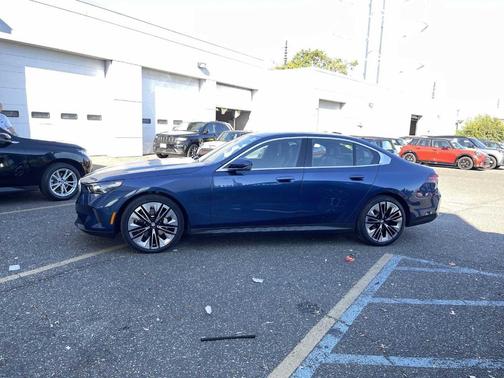 2025 BMW 530 i xDrive