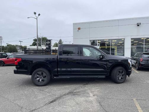 2022 Ford F-150 Lightning LARIAT