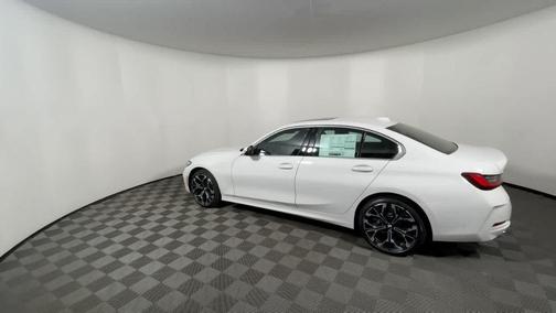 2025 BMW 330 i xDrive