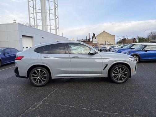 2023 BMW X4 xDrive30i
