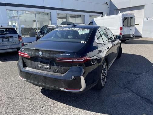 2025 BMW i5 xDrive40