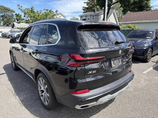 Black Sapphire Metallic 2024 BMW X5 xDrive40i