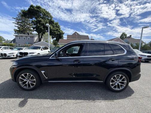 Black Sapphire Metallic 2024 BMW X5 xDrive40i