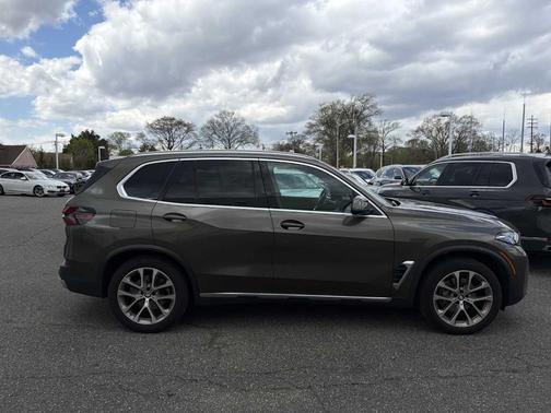 Manhattan Green Metallic 2024 BMW X5 xDrive40i