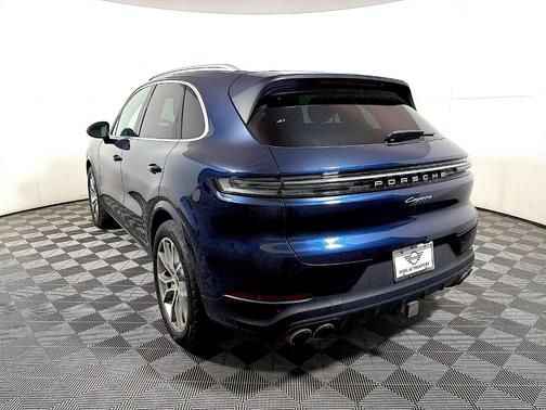 BL 2024 Porsche Cayenne Base