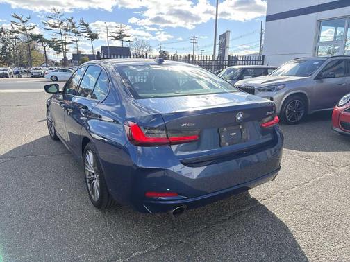 2023 BMW 330 i xDrive
