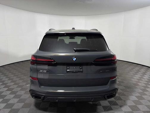 Gray Metallic 2026 BMW X5 xDrive40i