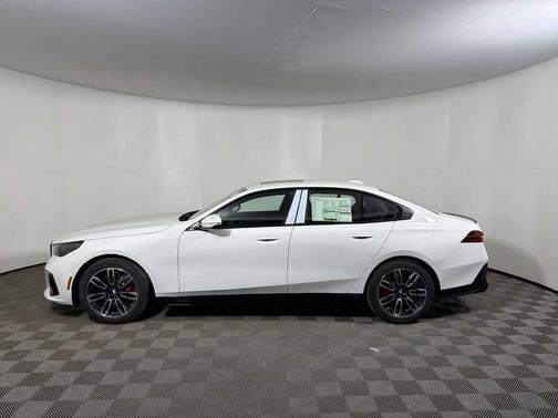 Alpine White 2026 BMW 530 i xDrive