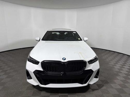 Alpine White 2026 BMW 530 i xDrive