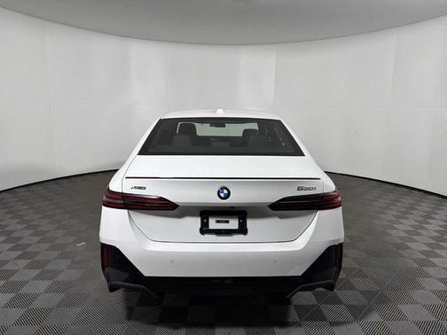 Alpine White 2026 BMW 530 i xDrive