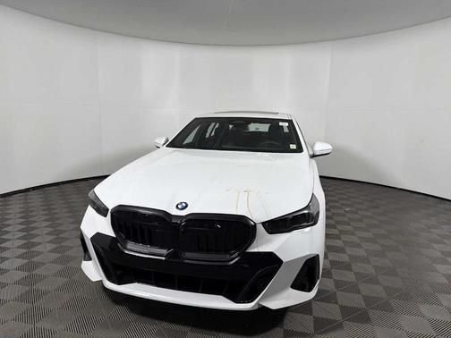 Alpine White 2026 BMW 530 i xDrive