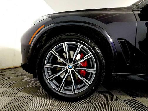 Carbon Black Metallic 2023 BMW X5 xDrive40i