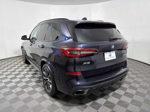 Carbon Black Metallic 2023 BMW X5 xDrive40i