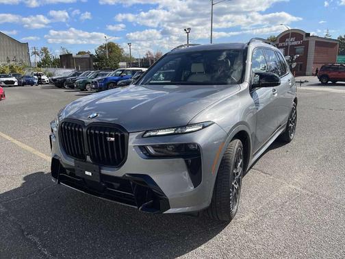 2025 BMW X7 M60i