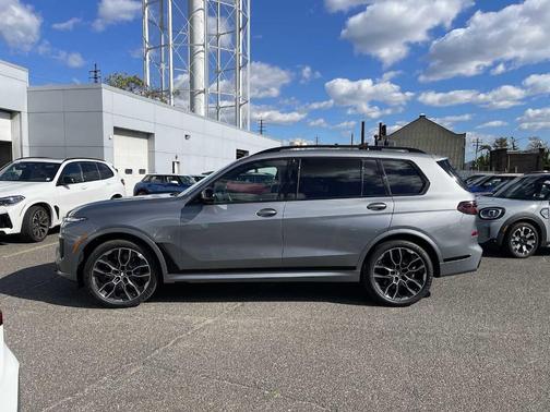 2025 BMW X7 M60i