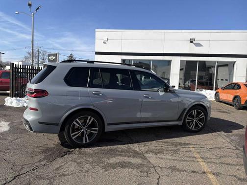 2025 BMW X7 xDrive40i