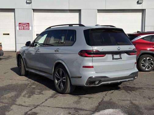 2025 BMW X7 xDrive40i