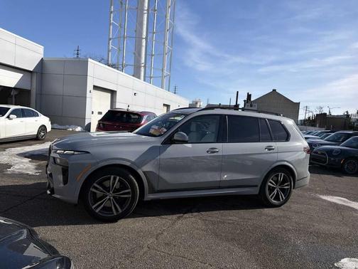 2025 BMW X7 xDrive40i